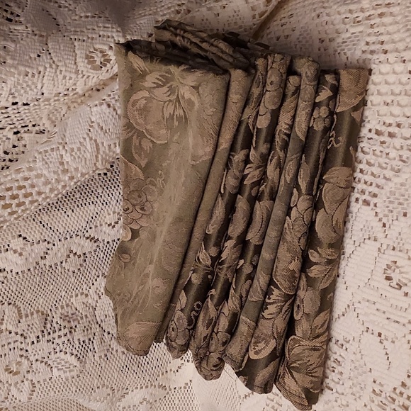 Nwot 8 Fruit design napkins 53% Cotton, 47% Polyester - Picture 3 of 3